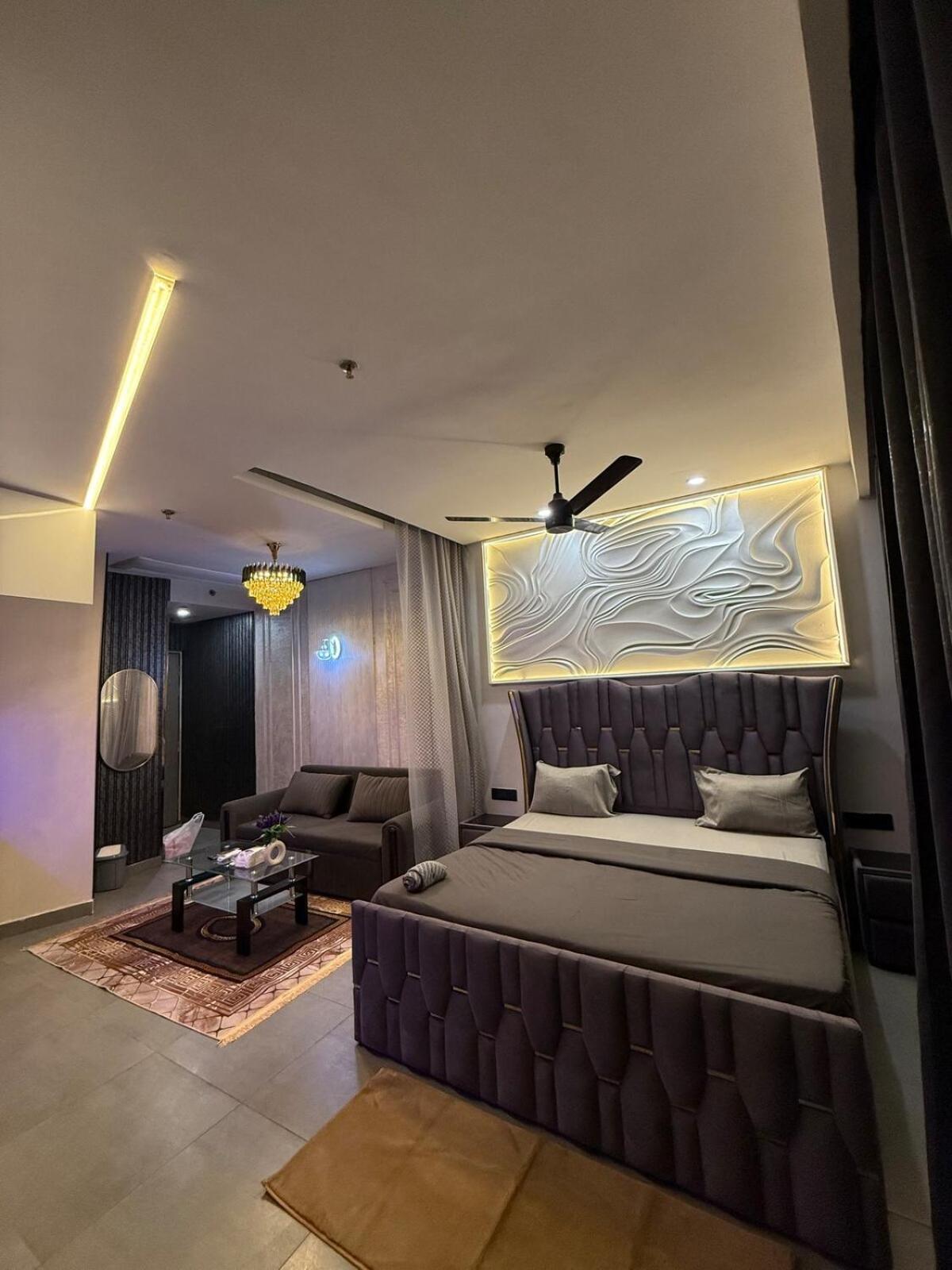 Infinity Luxe - 40th Floor Apartment