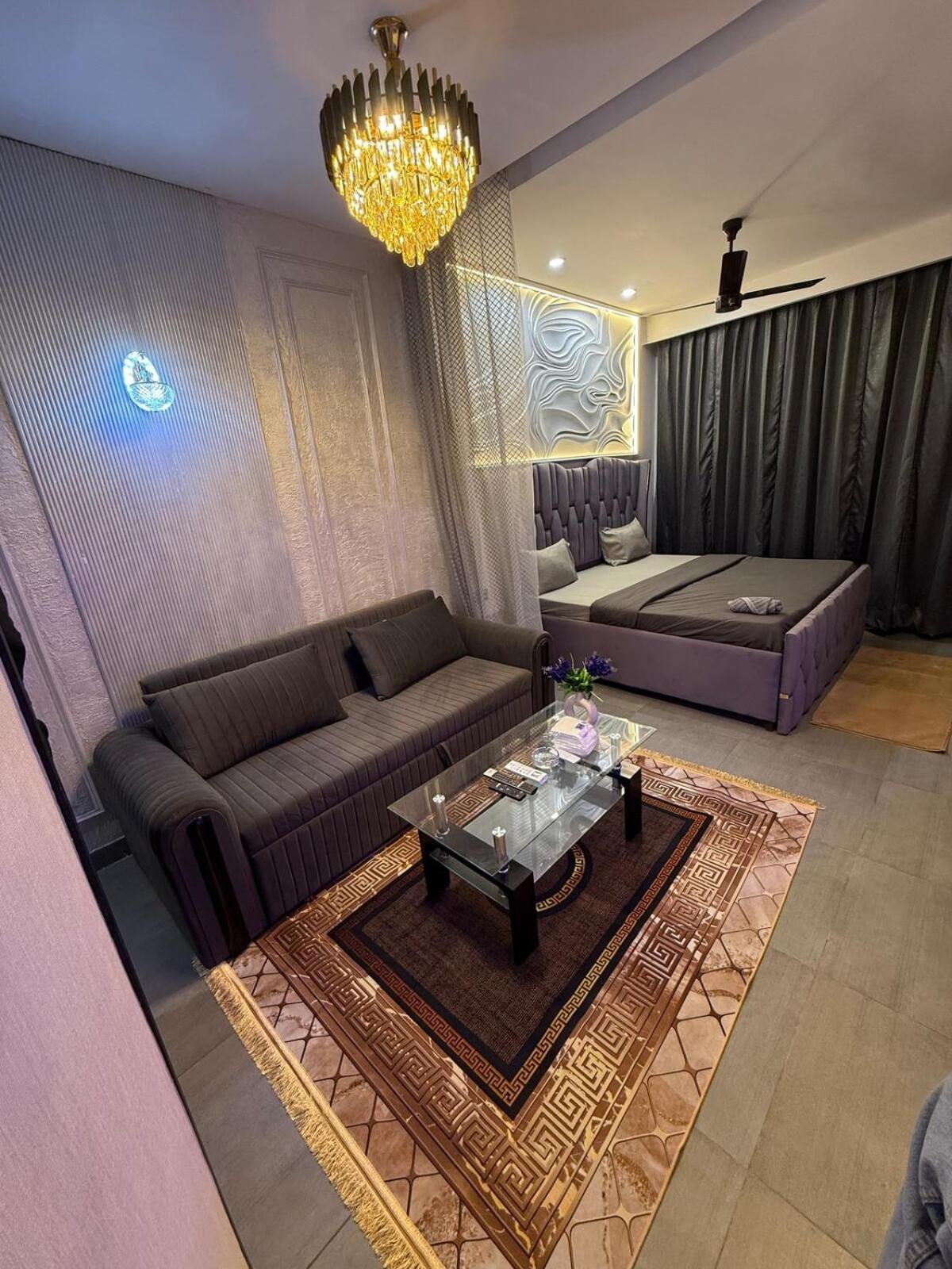 Infinity Luxe - 40th Floor * New Delhi