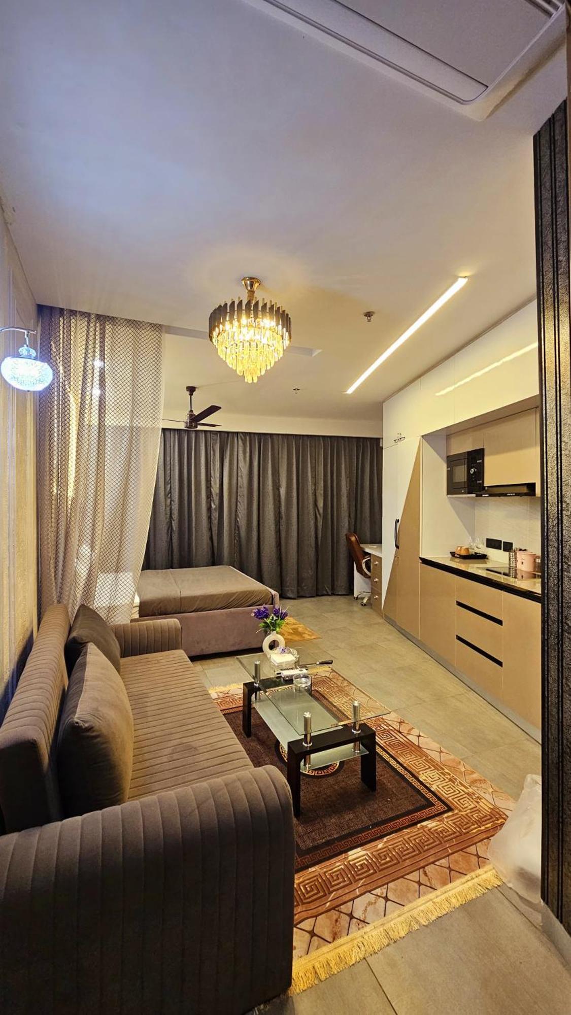 Infinity Luxe - 40th Floor